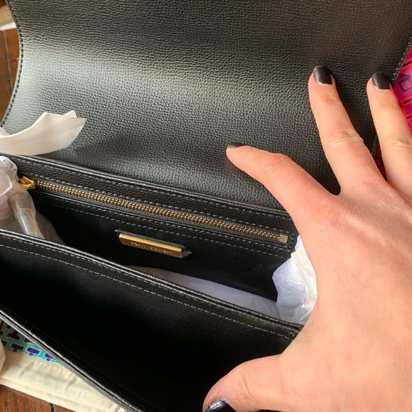 ⛔️SOLD⛔️Authentic Tory Burch leather Clutch - Picture 6 of 8